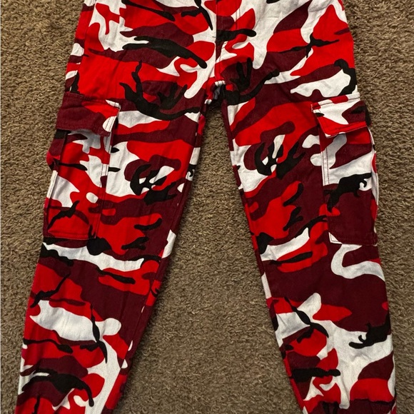 Rue 21 Woman’s Size Sm. Red Camo print Joggers Cargo pockets Great condition - Picture 10 of 16